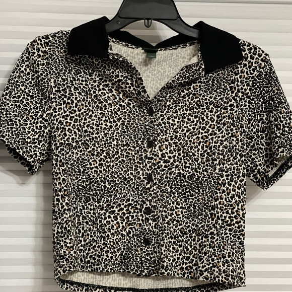 Wild Fable leopard button crop top - Small - Picture 3 of 3